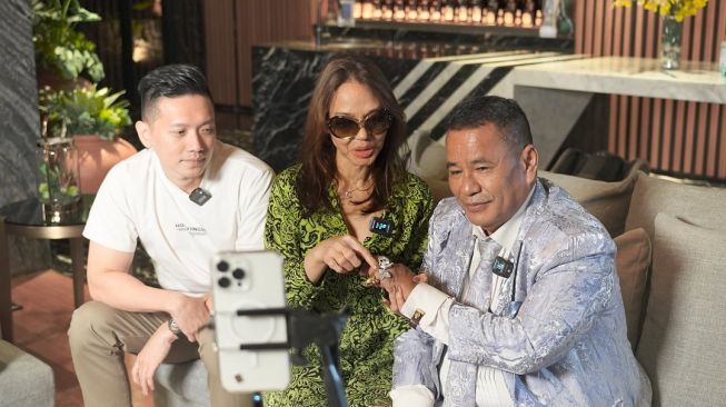 Momen Kocak Bunda Corla Ketemu Hotman Paris (Instagram/@hotmanparisofficial)