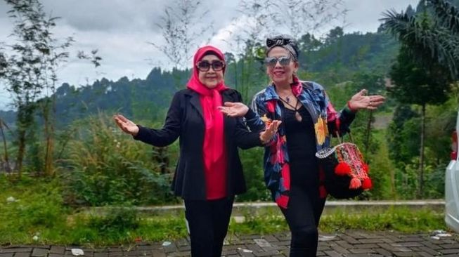 Kebersamaan Ibunda Venna Melinda dan Ferry Irawan (Instagram/@nuryattyindra)