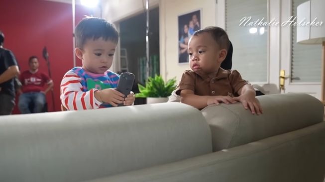 Potret Rayyanza dan Adzam Playdate (YouTube Nathalie Holscher)