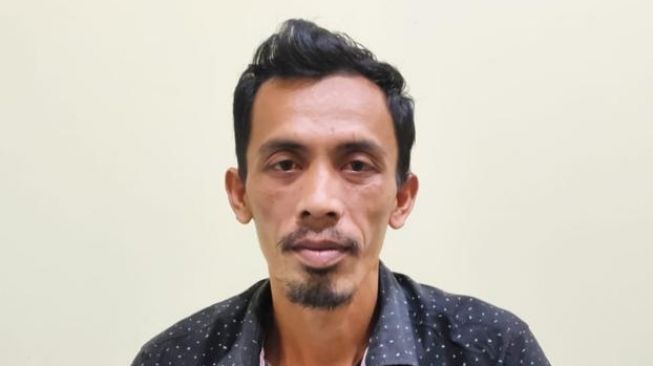 Dede Solehudin, tersangka kasus pembunuhan berantai atau serial killer di Bekasi dan Cianjur, Jawa Barat. (foto dok. Polisi)