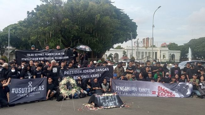 Aksi Kamisan ke-760 di Seberang Istana: Basa-Basi Jokowi Selesaikan Kasus Pelanggaran HAM Berat Masa Lalu