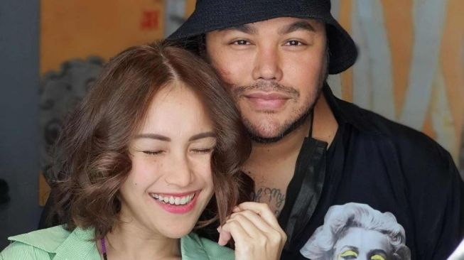 Beredar Video Ivan Gunawan Menyeka Air Matanya, Sedih Bakal Ditinggal Ayu Ting Ting Menikah?