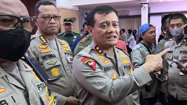 Kapolda Jawa Tengah Irjen Pol Ahmad Luthfi mengatakan pihaknya telah menangkap 7 orang anggota LSM pelaku pemerasan di kasus pemerkosaan. (Antara)