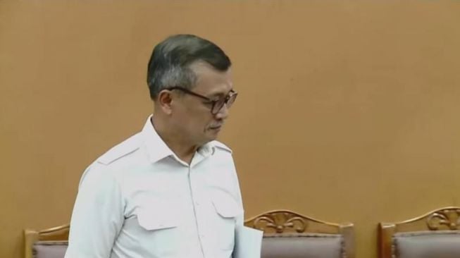 Eks Wakapolri Komjen Pol (Purn) Oegroseno menghadiri sidang obstruction of justice di PN Jaksel pada Jumat (20/1/2023). [Suara.com/Rakha Arlyanto]