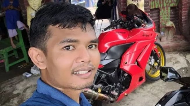 Siapa Sultan Akhyar? Sosok di Balik Konten TikTok Mandi Lumpur Punya Penghasilan Fantastis