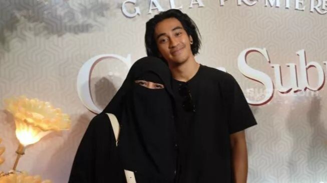 Foto Umi Pipik dan Abidzar (Suara.com/Rena Pangesti)