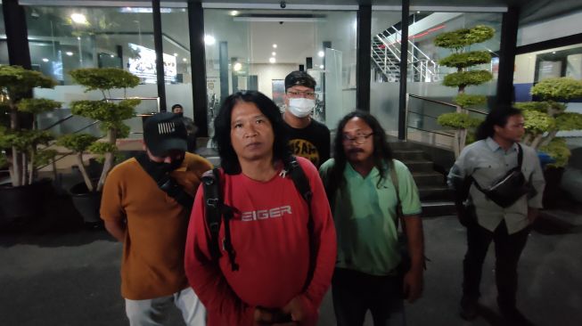 5 Jurnalis Dihajar Belasan Preman Saat Meliput Penyegelan Diskotek di Surabaya
