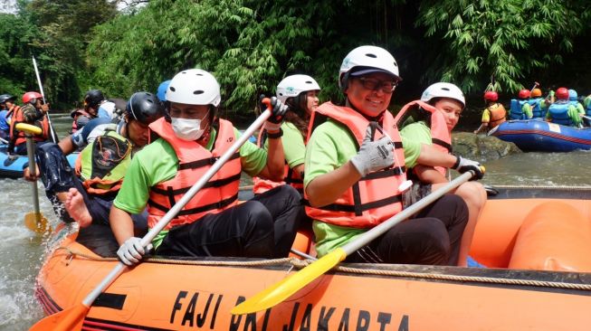 Bentuk Kontribusi pada Kelestarian Sungai, PHR dan KLHK Melakukan Aksi Susur Sungai dan Gerakan Bersih Sungai Ciliwung