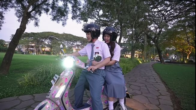 Momen Sisca Kohl Pertama Kali Naik Motor (YouTube/Jess No Limit)