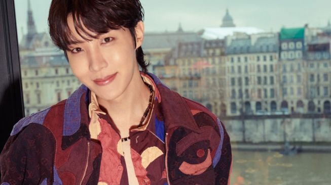 J-Hope BTS Jadi Artis Paling Sibuk di Paris Fashion Week, Dapat 3 Undangan