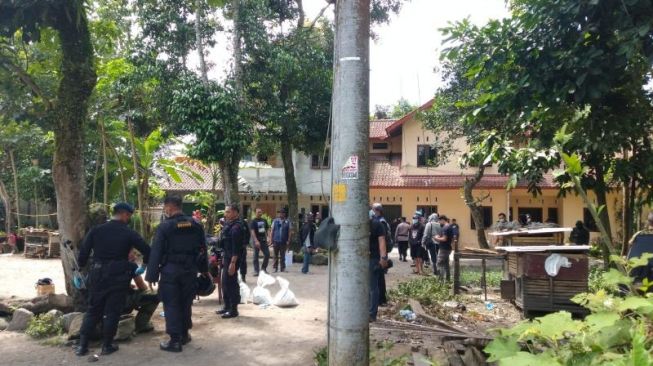 Tersangka Teroris Jaringan ISIS yang Ditangkap di Sleman Berstatus Duda, Sehari-hari Narik Ojek Online