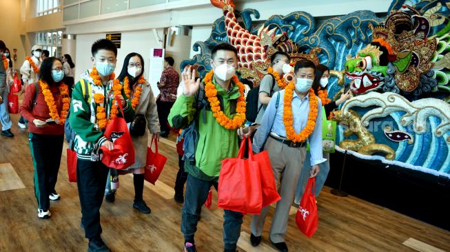 Bali Sambut Kedatangan Perdana Wisatawan China