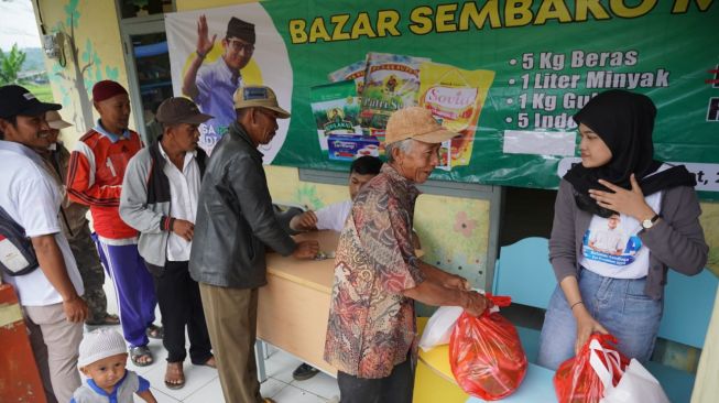 Sikapi Kenaikan Harga Bahan Pokok, Relawan Sandiaga Uno Lakukan Terobosan Melalui Bazar Sembako Murah