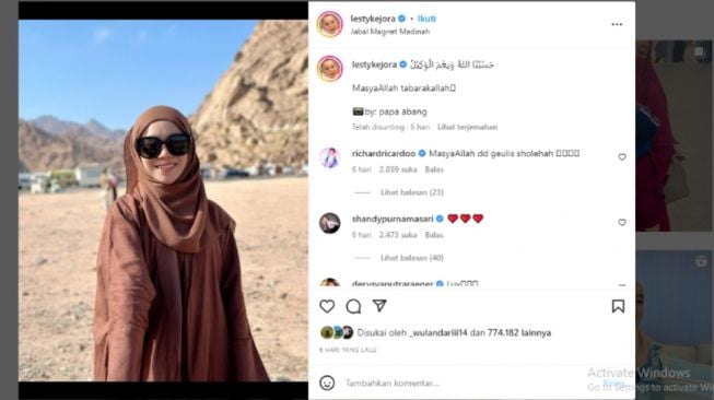 Intip 3 Inspirasi Outfit Umroh Ala Lesti Kejora, Elegan dan Menutup Aurat!