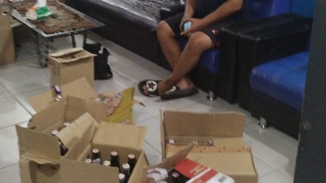 Ratusan Botol Miras Diamankan Polisi di Sungai Ulin