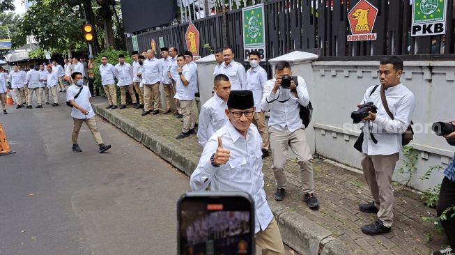 Di Tengah Isu Hijrah ke PPP, Sandiaga Hadir di Sekber Gerindra-PKB Naik Mobil Listrik, Kasih Salam OK OCE