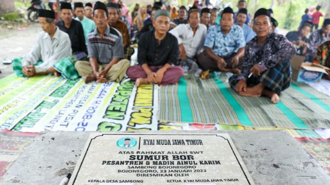 Atasi Permasalahan Air di Desa Sambong, Kyai Muda Jatim Bangun Sumur Bor dan Fasilitas Penunjang