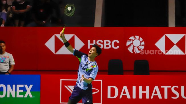 Pebulu tangkis ganda putra Indonesia Muhammad Rian Ardianto saat bertanding melawan sesama ganda Putra Indonesia Pramudya Kusumawardana dan Yeremi Rambitan dalam babak kualifikasi Daihatsu Indonesia Masters 2023 di Istora Senayan, Jakarta Pusat, Selasa (24/1/2023). [Suara.com/Alfian Winanto]