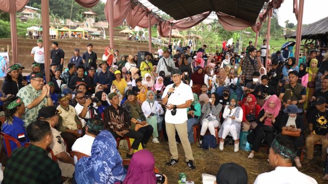 Ciptakan Peluang Kerja Lewat Ekosistem Berkelanjutan, Sandiaga Uno Dorong Komunitas Film Desa Baros