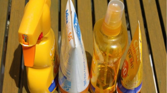 5 Cara Memilih Sunscreen untuk Kamu yang Punya Wajah Mudah Berjerawat