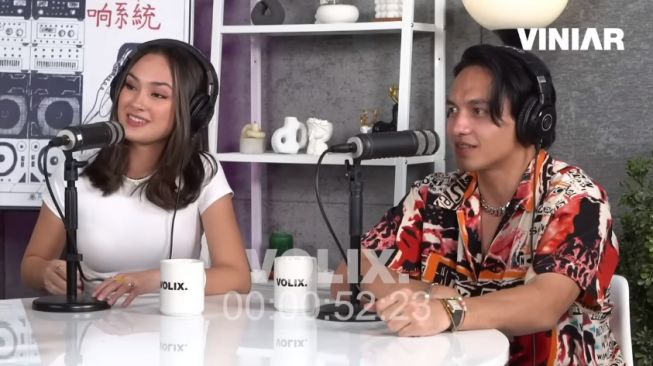 Jefri Nichol dan Caitlin Halderman [YouTube: Volix Media]