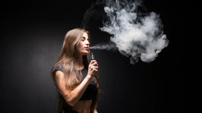 4 Dampak Menghisap Vape bagi Wanita, Jangan Disepelekan!