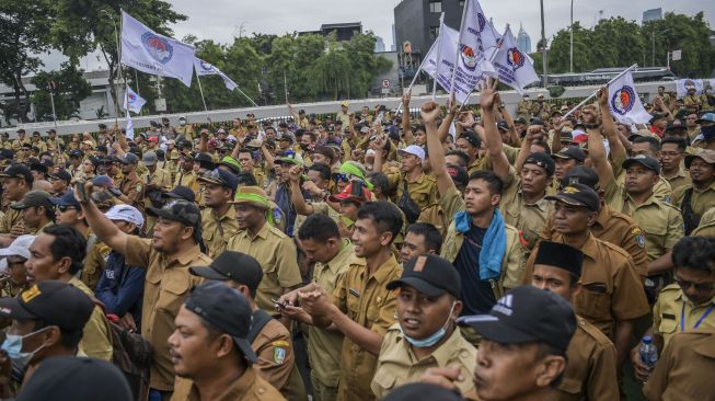 Ramai Kades Minta Jabatan Diperpanjang, Perangkat Desa Di NTB Tilap Dana Desa Ratusan Juta Buat Main Judi