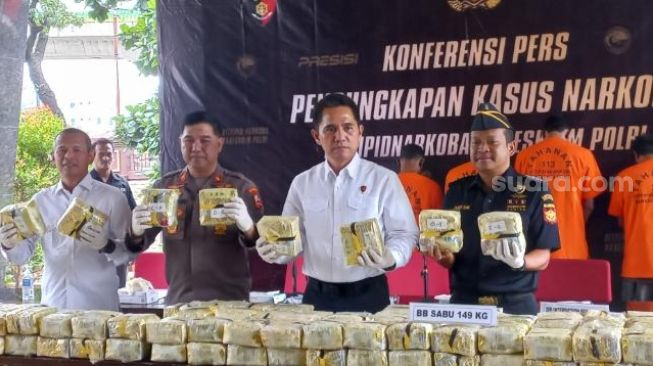 Nekat Lompat dari Lantai 2 Rumah saat Digerebek Polisi, Tarmizi Sindikat Bandar Sabu 149 Kg Ditembak