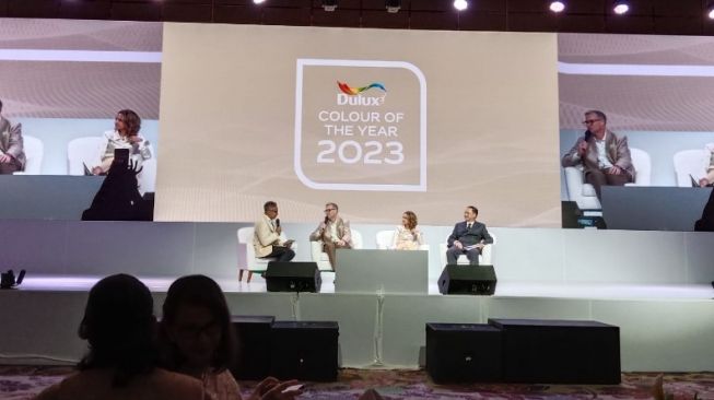 Diskusi Dulux Colour of The Year 2023, Wild Wonder, di  Fairmont Hotel, Jakarta, Selasa (24/1/2023). (Suara.com/Nessy F)