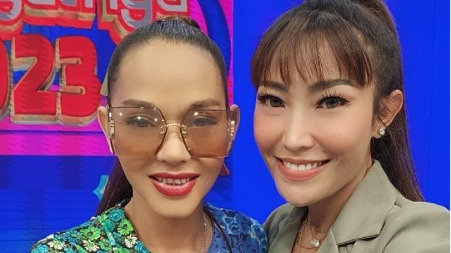 Bunda Corla Cantiknya Manglingi saat Foto Bareng Ayu Dewi, Balik Jerman Bosnya Masih Kenal Nggak ya?