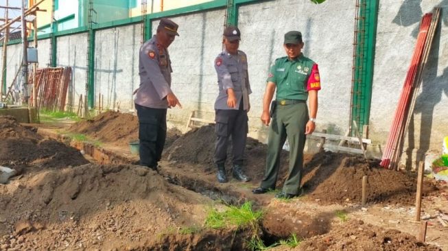 Warga Ceper Klaten Geger, Ditemukan Mortir di Masjid Al Manar, Tim Gegana Turun Tangan