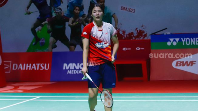 Pebulu tangkis tunggal putri Taiwan Sung Shuo Yun 
saat bertanding melawan tunggal putri Indonesia Gregoria Mariska Tanjung dalam babak 32 besar Daihatsu Indonesia Masters 2023 di Istora Senayan, Jakarta Pusat, Rabu (25/1/2023). [Suara.com/Alfian Winanto]