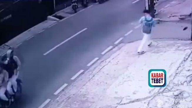 Viral Pelajar SMP di Tebet Disiram Pemotor Cairan Misterius, Begini Dampaknya