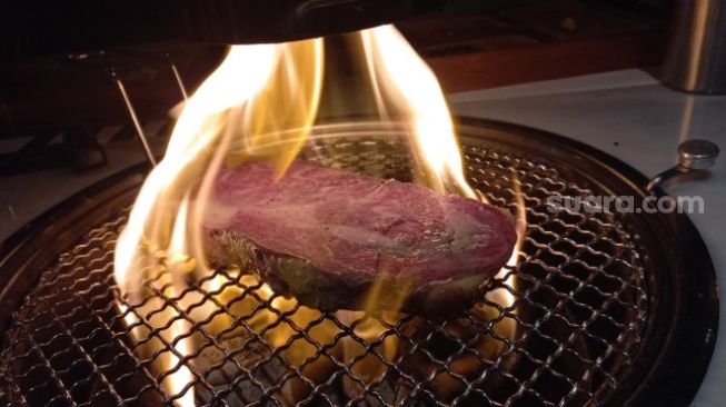 Review Restoran SILO Jakarta membuat penggemar daging wagyu mencoba berbagai jenis daging steak premium sekaligus dengan harga yang terjangkau. (Dini/Suara.com)