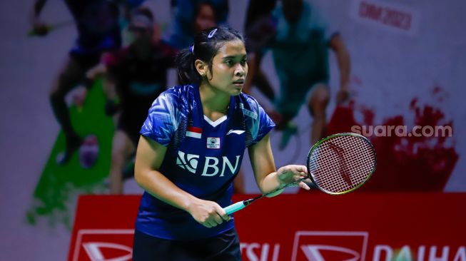 Pebulu tangkis tunggal putri Indonesia Gregoria Mariska Tunjung saat bertanding melawan tunggal putri Taiwan Sung Shuo Yun dalam babak 32 besar Daihatsu Indonesia Masters 2023 di Istora Senayan, Jakarta Pusat, Rabu (25/1/2023). [Suara.com/Alfian Winanto]