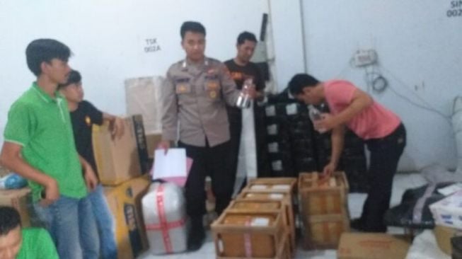 Arak Bali Dipaketkan ke Tasikmalaya, Diusut Polsek Kawalu