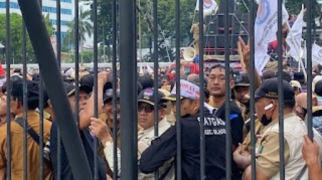 Polisi Kerahkan 1.713 Kawal Demo Perangkat Desa di DPR