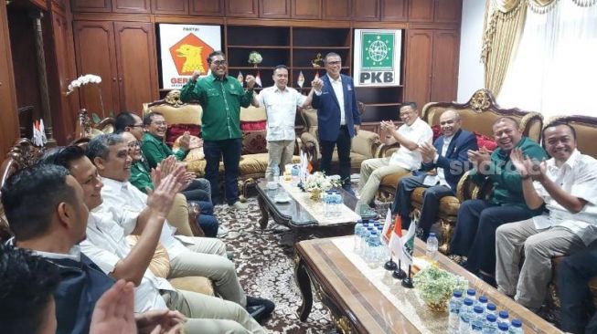 Elite Partai NasDem saat berkunjung ke Sekber Koalisi Gerindra-PKB di Jakarta. (Suara.com/Bagaskara)