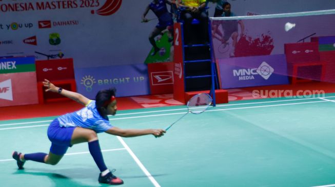 Pebulu tangkis tunggal putri Indonesia Putri Kusuma Wardani saat bertanding melawan tunggal putri Korea Selatan AN Se Young dalam babak 16 besar Daihatsu Indonesia Masters 2023 di Istora Senayan, Jakarta Pusat, Kamis (26/1/2023). [Suara.com/Alfian Winanto]