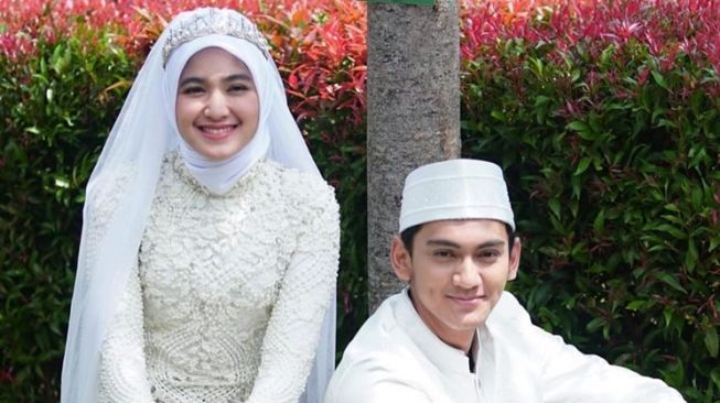 10 Pesona Cut Syifa kenakan Baju Pengantin, Cuma Akting tapi Pernikahannya Seperti Beneran