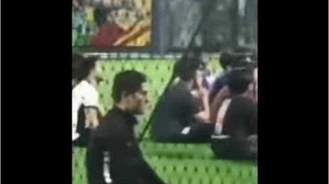 Rizky Billar Tertangkap Kamera Salat di Lapangan Futsal, Tuai Pro Kontra Netizen