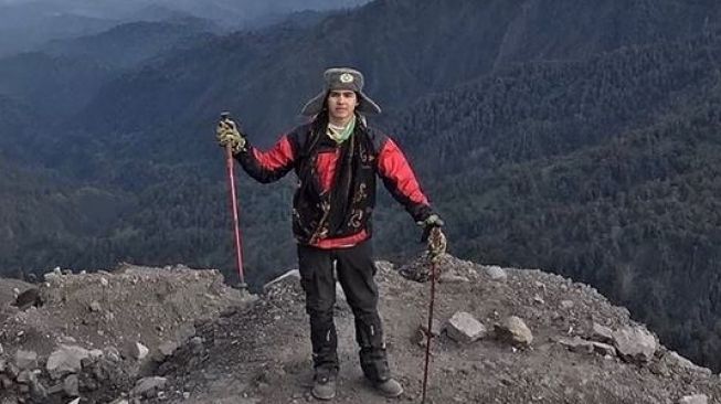 Potret Al, El, dan Dul Berhasil Taklukan Puncak Gunung Semeru (Instagram/@alghazali7)