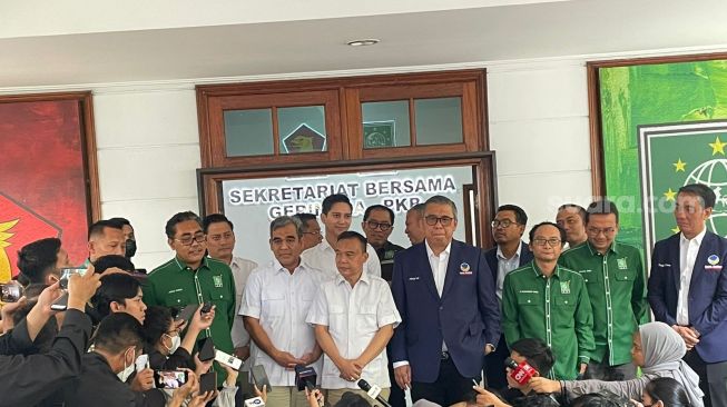 Elite Partai NasDem saat berkunjung ke Sekber Koalisi Gerindra-PKB di Jakarta. (Suara.com/Bagaskara)