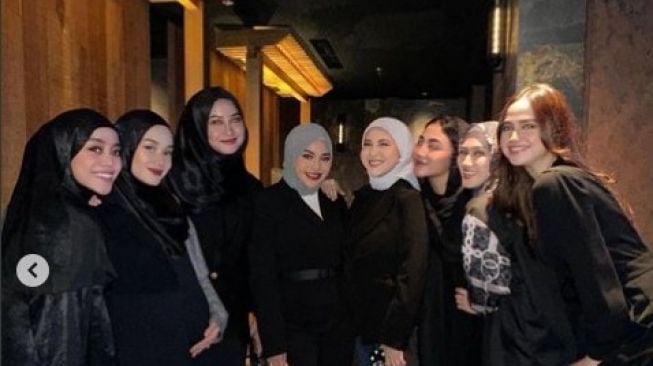 Lesti Kejora Unggah Potret Arisan Bareng Geng Mamayu, Netizen Malah Halu: Maaf Gak Bisa Dateng