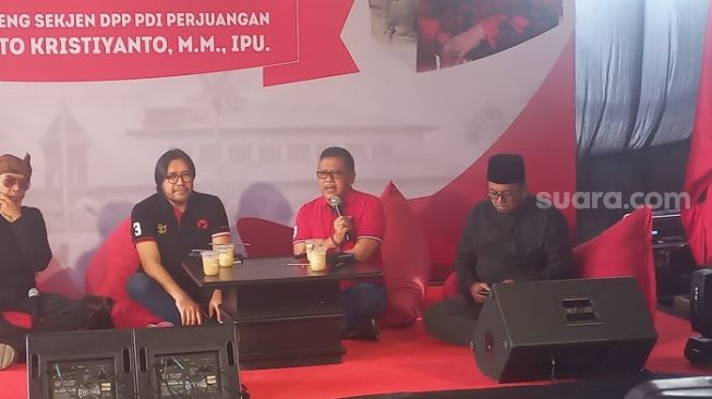 Sebut Gawat Menteri Salah Kasih Data ke Jokowi, Hasto PDIP Kembali Sentil Mentan: Ini Sisi Gelap Politik!