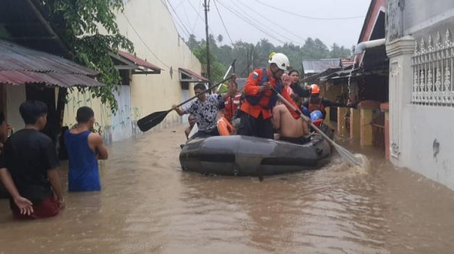 Banjir Di Manado, 8 Titik Lumpuh, Masyarakat Diimbau Hindari Lokasi Rawan