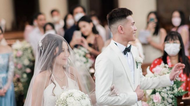 Potret Pernikahan Julian Jacob dan Mirriam Eka (Instagram/@mariaeka_)