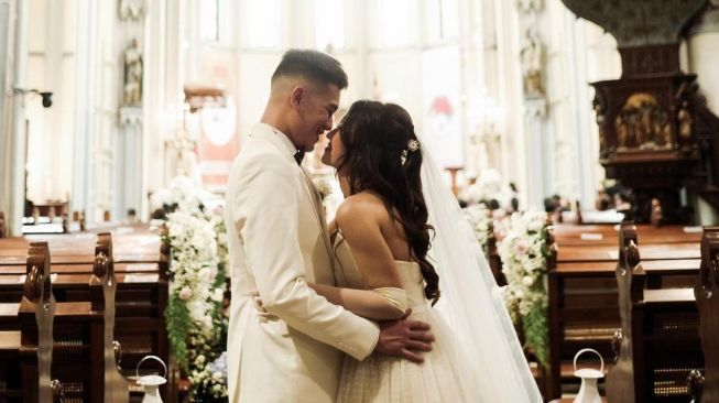 Potret Pernikahan Julian Jacob dan Mirriam Eka (Instagram/@mariaeka_)