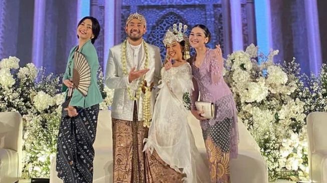 Pernikahan Kiky Saputri dan M Khairi. [Instagram]