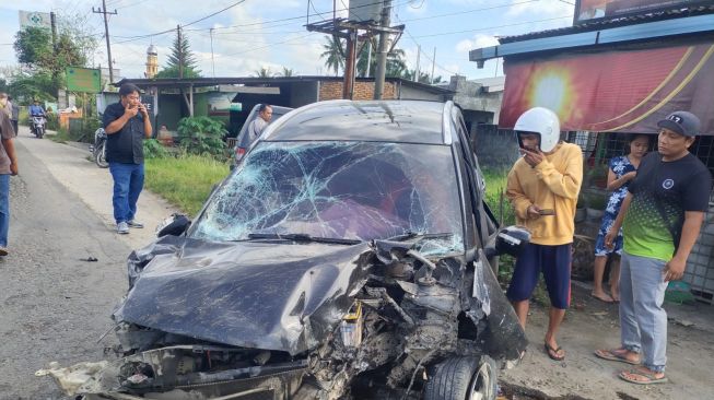 Mobil Tabrakan dengan Motor di Sumut, 3 Orang Tewas